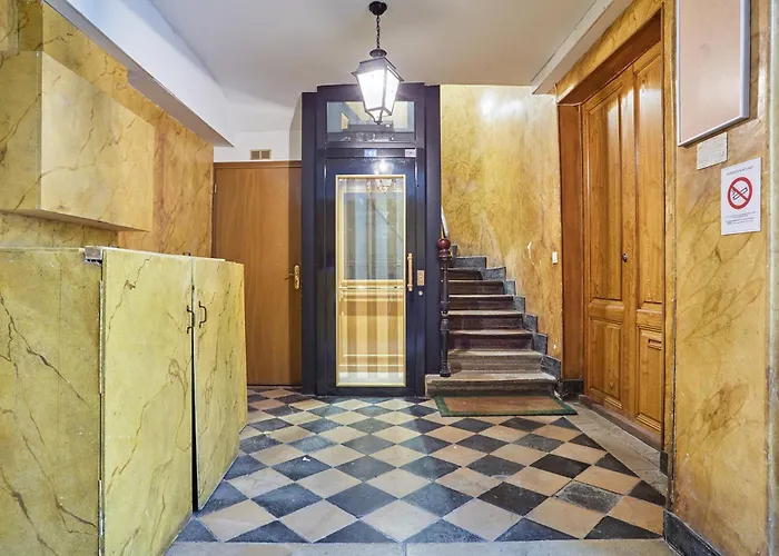 Апартаменты In The Marais With Air-conditioned By Studioprestige