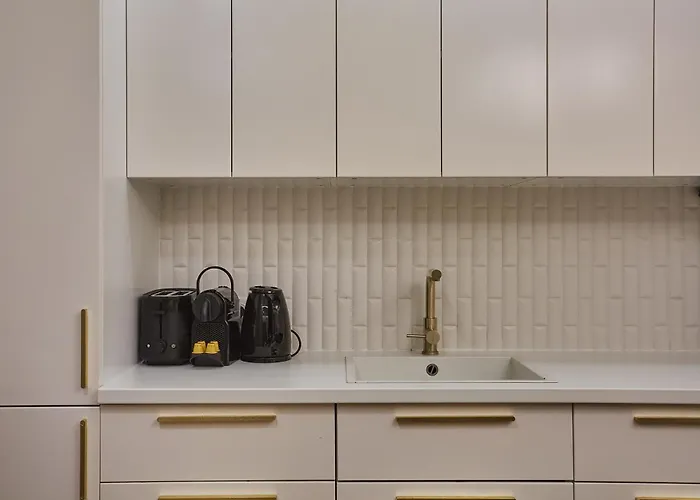 Апартаменты In The Marais With Air-conditioned By Studioprestige